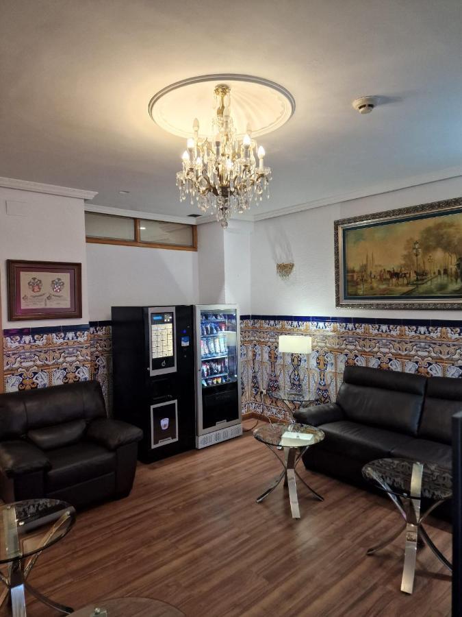 Hostal Colon Getafe Eksteriør billede